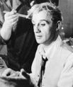 Jarl Kulle getting ready for the stage, 1960.